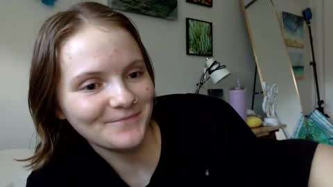 Snapshot of leahsroom1 chatting on December 15, 11:09 pm Summer Pearl online show from December 15, 11:09 pm