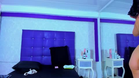 Snapshot of leamoreau__ chatting on October 17, 12:42 pm leamoreau__ online show from October 17, 12:42 pm