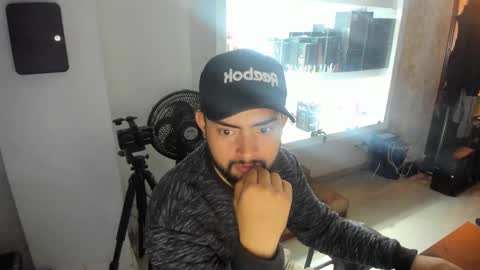 leandro_gb online show from February 10, 2:05 pm