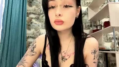 Kiki online show from April 21, 4:36 pm