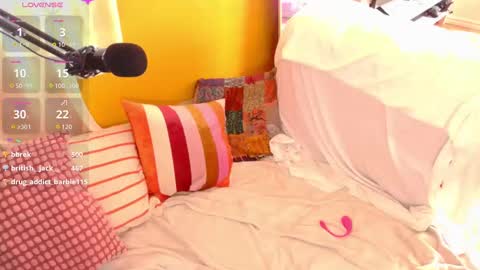 Lea Ray Pie online show from October 15, 4:52 pm