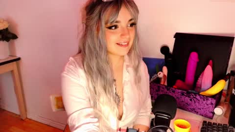 Lea Ray Pie online show from December 17, 5:47 pm