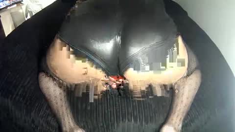 Snapshot of leatherman31 chatting on October 21, 3:38 pm leatherman31 online show from October 21, 3:38 pm