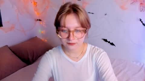 Ellie online show from October 28, 8:10 pm