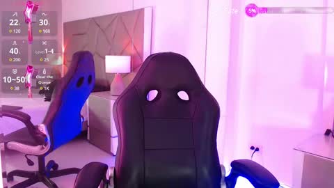 Snapshot of leethompson_ chatting on February 19, 12:22 pm Leet  online show from February 19, 12:22 pm