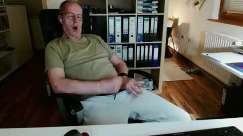 Dave online show from April 26, 8:39 pm