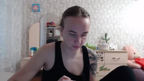 Snapshot of leggywily25 chatting on December 5, 11:23 am leggywily25 online show from December 5, 11:23 am