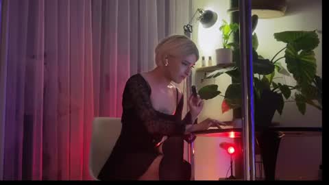 legsylegsinton online show from April 21, 8:05 pm