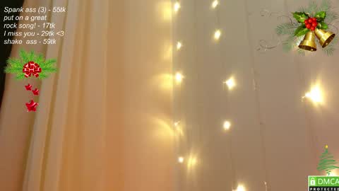Snapshot of leia_bell chatting on December 1, 7:38 pm hey Im Leia and I love rock  online show from December 1, 7:38 pm