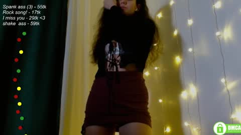 Snapshot of leia_bell chatting on February 9, 5:33 pm hey Im Leia and I love rock  online show from February 9, 5:33 pm