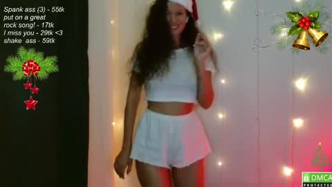 Snapshot of leia_bell chatting on December 21, 4:57 pm hey Im Leia and I love rock  online show from December 21, 4:57 pm
