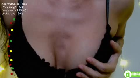 Snapshot of leia_bell chatting on January 18, 8:30 pm hey Im Leia and I love rock  online show from January 18, 8:30 pm