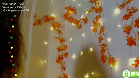 Snapshot of leia_bell chatting on October 19, 7:29 pm hey Im Leia and I love rock  online show from October 19, 7:29 pm