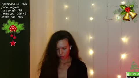 Snapshot of leia_bell chatting on December 14, 4:19 pm hey Im Leia and I love rock  online show from December 14, 4:19 pm