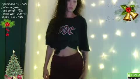 Snapshot of leia_bell chatting on December 29, 5:33 pm hey Im Leia and I love rock  online show from December 29, 5:33 pm