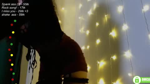 Snapshot of leia_bell chatting on January 25, 5:19 pm hey Im Leia and I love rock  online show from January 25, 5:19 pm