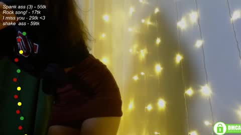 Snapshot of leia_bell chatting on February 23, 6:12 pm hey Im Leia and I love rock  online show from February 23, 6:12 pm
