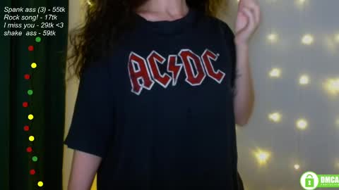 Snapshot of leia_bell chatting on March 1, 6:21 pm hey Im Leia and I love rock  online show from March 1, 6:21 pm