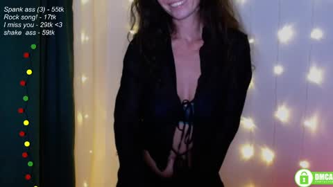 Snapshot of leia_bell chatting on January 12, 6:59 pm hey Im Leia and I love rock  online show from January 12, 6:59 pm