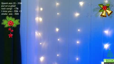 Snapshot of leia_bell chatting on December 15, 4:48 pm hey Im Leia and I love rock  online show from December 15, 4:48 pm