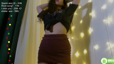 Snapshot of leia_bell chatting on February 15, 6:44 pm hey Im Leia and I love rock  online show from February 15, 6:44 pm