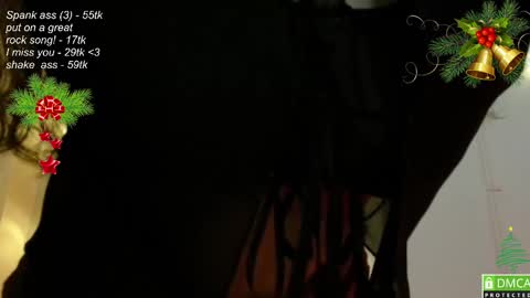 Snapshot of leia_bell chatting on December 14, 7:25 pm hey Im Leia and I love rock  online show from December 14, 7:25 pm