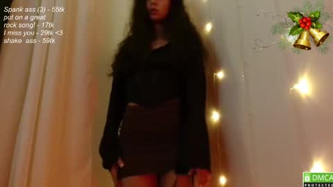 Snapshot of leia_bell chatting on December 1, 4:32 pm hey Im Leia and I love rock  online show from December 1, 4:32 pm