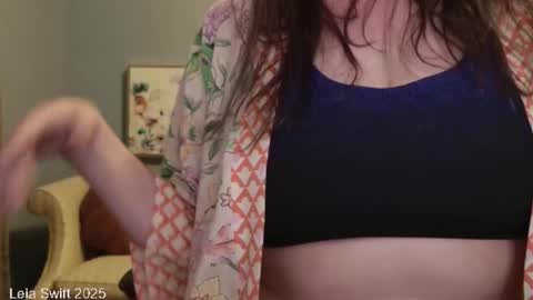 Leia Swift online show from October 25, 10:58 am