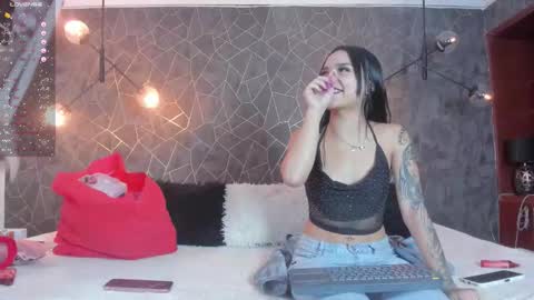 LEIGH ANGELS online show from February 25, 3:21 am