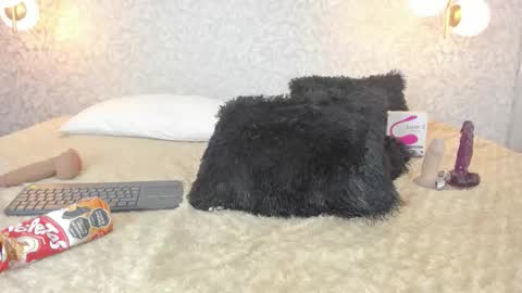 LEIGH ANGELS online show from November 9, 1:20 am