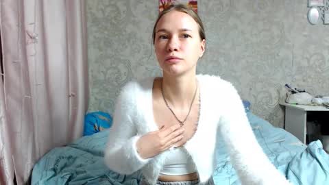 Snapshot of leila_bambi_ chatting on September 16, 11:12 am leila_bambi_ online show from September 16, 11:12 am