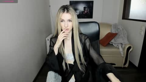 Leila Morriss online show from December 3, 7:16 am