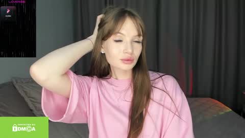 leiladream online show from April 13, 3:38 pm