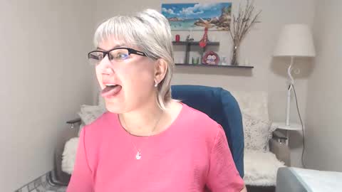 Leila Kinky online show from October 28, 9:43 am