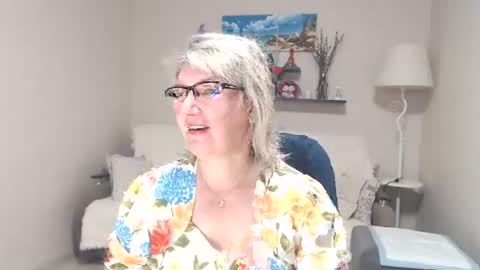 Leila Kinky online show from July 3, 5:01 am
