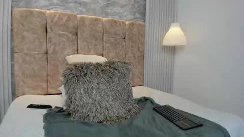 leilapons online show from September 12, 10:23 pm