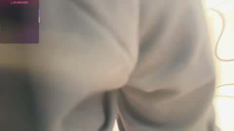 Lela online show from April 10, 9:08 pm