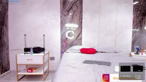 Lenathompson online show from March 31, 6:03 am