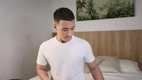 Snapshot of leo_delvey chatting on October 19, 7:46 am leo online show from October 19, 7:46 am