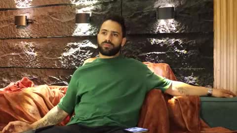 Snapshot of leo_diaz01 chatting on October 19, 12:37 am Leo Diaz online show from October 19, 12:37 am