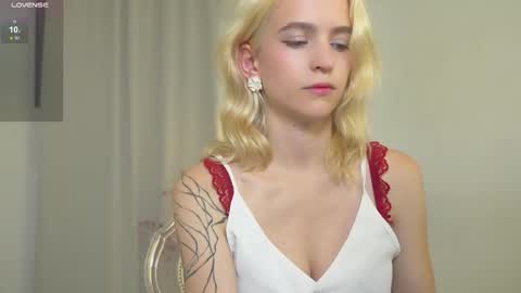 Snapshot of leo_lulu chatting on October 16, 5:45 pm Ashly online show from October 16, 5:45 pm