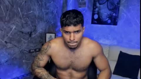 Leo independent model online show from February 1, 7:44 pm