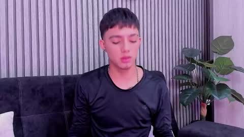 leohard_ online show from January 10, 12:32 pm