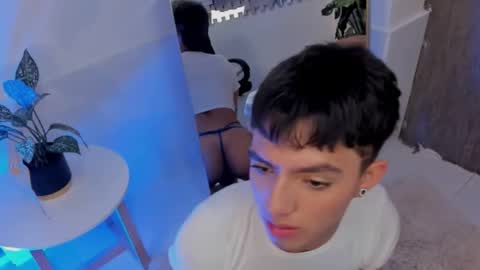 leohard_ online show from March 4, 3:20 pm