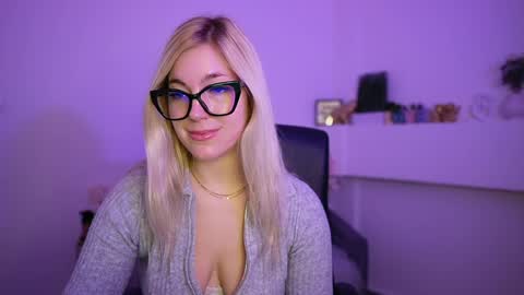 leokitty  online show from April 13, 12:53 pm