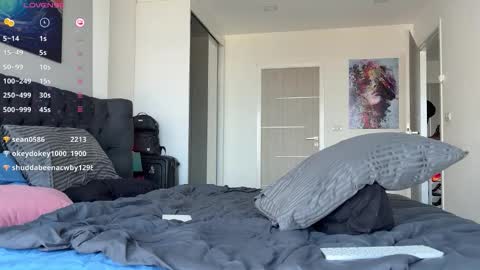 Leon online show from February 1, 2:30 am