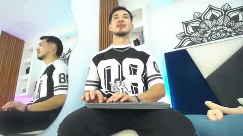 leonardo online show from April 17, 1:02 pm