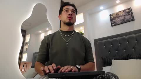 leonardo online show from April 4, 12:45 pm