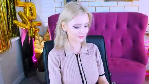 leonastone online show from September 25, 5:20 pm