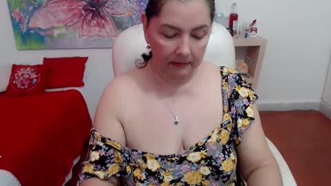 leonela   online show from November 10, 8:33 pm